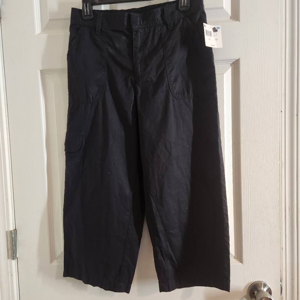 NWT Basic edition Capri cargo pants